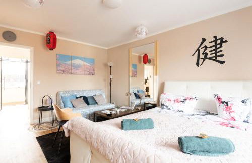 - Zen Haven Luxurious 3-Room Japanese-Themed Apartment with King-Size Beds, Balcony, Bamboo Accents, Entertainment Galore & Private Parking - Near Airport & Train Station - - Photo 8