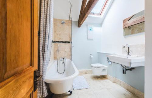 Spacious Cotswolds Barn - 4 Bedrooms, Perfect for Families - Foto 15