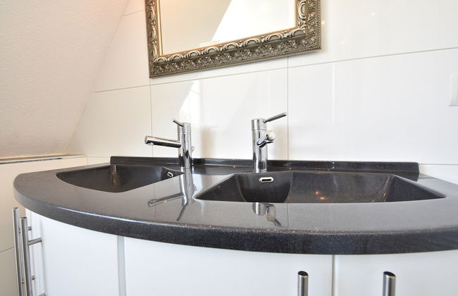 Enticing Holiday Home in Oude With Garden - Foto 21