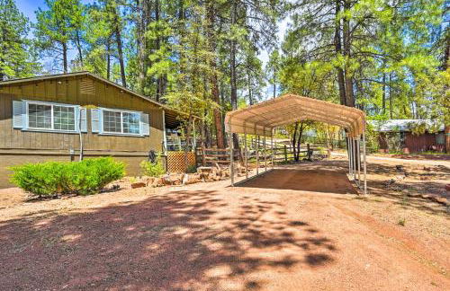 Near Hiking Trails Woodsy Pine Cabin with Fire Pit - Foto 27