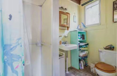 Chill Fire Island Beachfront Cottage with Amazing Bay and Sunset Views, Perfect Location in Fair Harbor - Foto 3