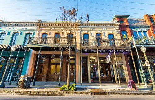 Dauphin District Darling #4 Downtown, Dining - Photo 24