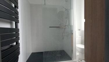 Charmant T2 rénové et climatisé chez Cathy - Foto 5, Shower