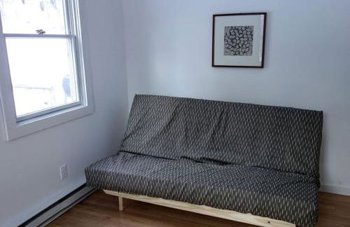 Charming Cabin Getaway with a Wood-Burning Stove in Chesterfield, Massachusetts - Foto 19