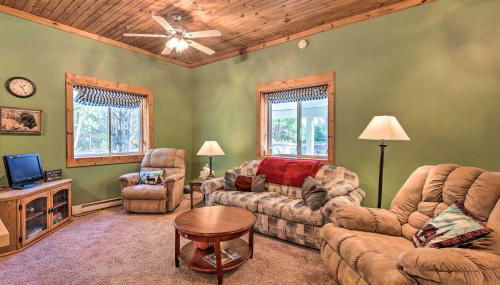 Secluded Bear Lake Getaway with Fire Pit and Porch! - Foto 1