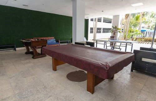 Stunning & Spacious Resort-Style Condo Across From Beach! - Foto 38