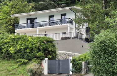 La Maison du Lac sleeps 10 and has air conditioning - Foto 29