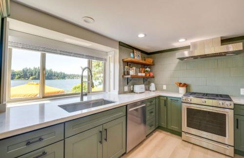 Waterfront Gem with Boat Dock and Lift in Lakewood! - Foto 11