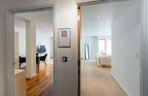 In the middle of Cardiff City centre - Foto 2