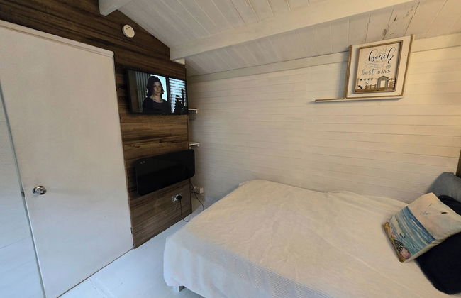 Coastal Cosy Cabin With hot tub - Foto 2