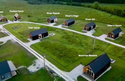 Three Suns Full Rental | 8 Cabins | Views | River - Foto 40