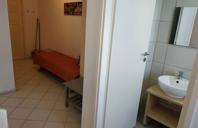 Small Apartment For 3 Pers 70meters From The Beach - Photo 17