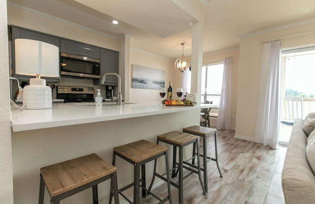 Cape Terrace Waterfront Oasis - Foto 16