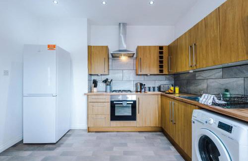 Modern 3 Bedroom House Perfect for Short and Long Stays - Foto 68