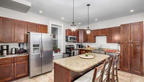 Walk to Forest Park Euclid Fire Pit Porch Swing - Foto 3