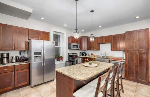 Walk to Forest Park Euclid Fire Pit Porch Swing - Foto 3