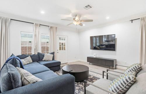 O18B Spacious 3BR Home Sleeps 10 With 2 Living Areas - Foto 20