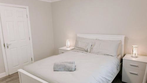 Pendle Close - 3 bed house with parking - Foto 2, towels, wardrobe