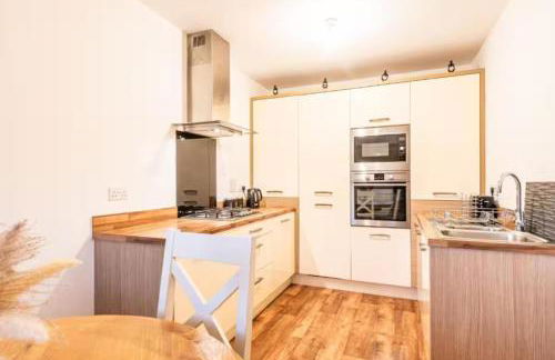 Family-Friendly 4-Bedroom House in Moston with Parking and Garden - Foto 19