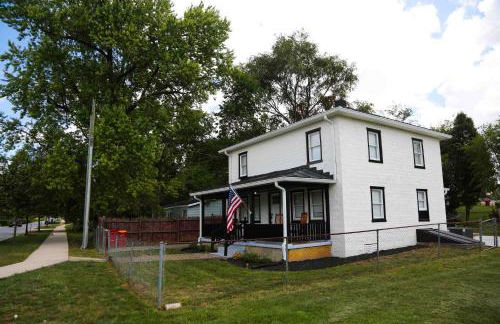 1939 Four Bed Rustic Escape by Casino - Foto 28