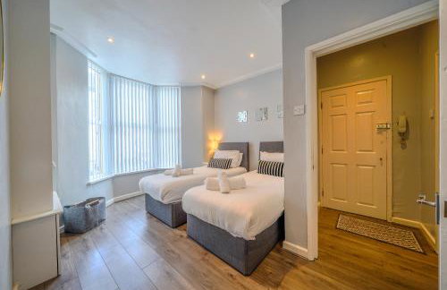 Stunning 1 Bedroom 4 Guest Flat by Anfield Stadium - Photo 11