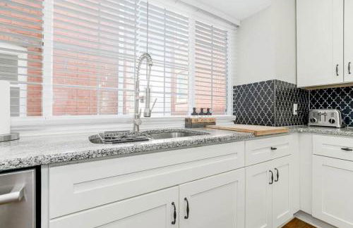 Chic 4BR 3BA Historic Home Near Country Club Plaza - Photo 28