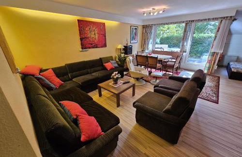 Winterberg Appartement 6 Pers aan Skilift grootste Skigebied nabij Bikepark Unieke locatie met zeer rustige tuin in het bos en het gezellige centrum leuke cafes restaurants en gratis zwembad sauna relax speelruimte parkeerplaats naast Der Brabander - Foto 36