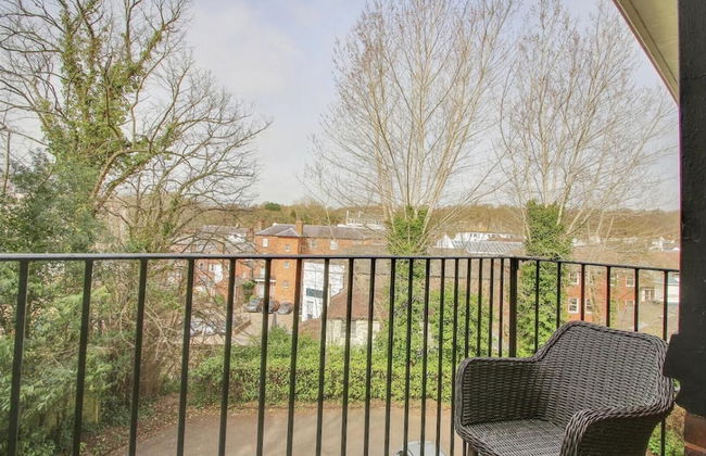 Stunning 2-bed Apartment in Tunbridge Wells - Photo 16