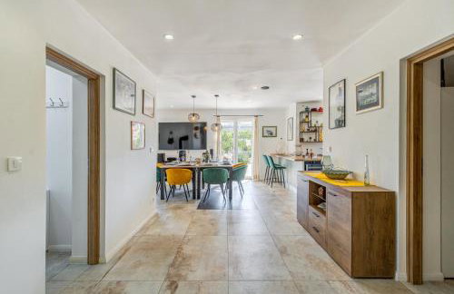 Villa Gariful, Sleeps 8 with Pool & Pet Friendly - Photo 33
