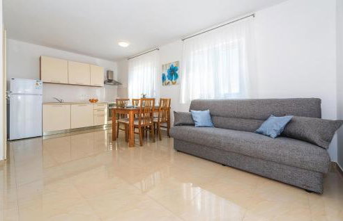 Six-Bedroom Holiday Home In Rogoznica - Foto 24