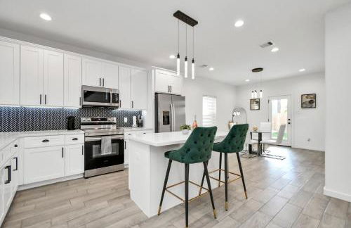 NEW! Grand Luxé Retreat - Modern Luxury - Free Parking - Near Med Center & NRG - Foto 23