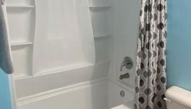 Theater, heated pool and hot tub near HPU and Furniture Market - Foto 2