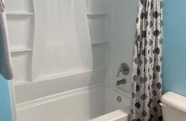 Theater, heated pool and hot tub near HPU and Furniture Market - Foto 2