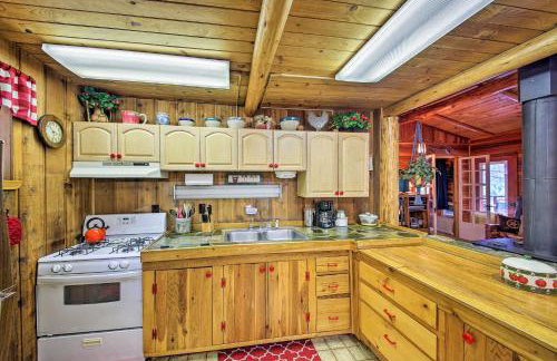 Private Yaak River Hideaway with Deck and Mtn Views! - Foto 7