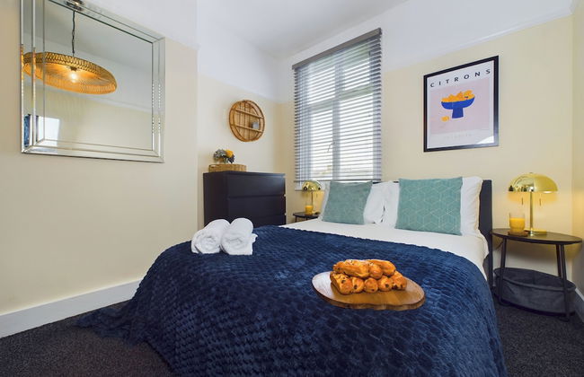 Seaside Haven Retreat in Southend - Photo 2