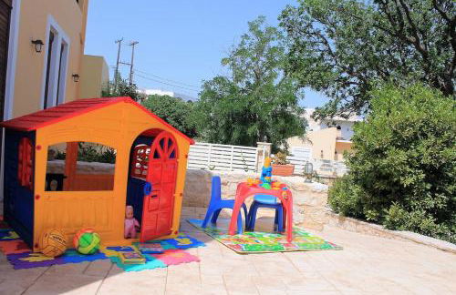 Νikolaos Villa with Private Pool, Playground & BBQ - Foto 9