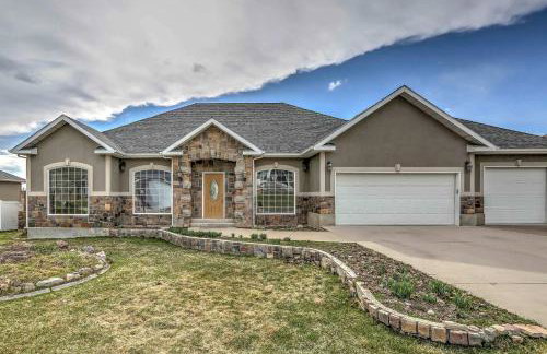 Elegant Smithfield Home with Views - 6 Mi to USU! - Foto 1