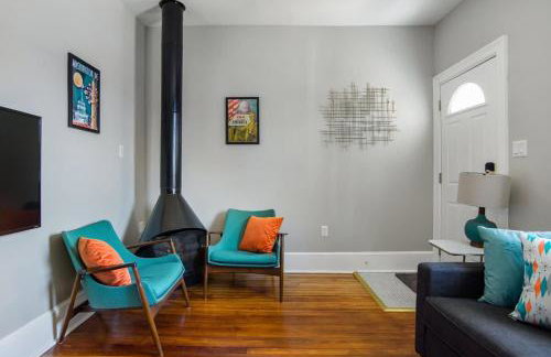 Mid-Century Marvel Steps from Restaurants Bars and Markets 3BR & 2BA - Foto 13