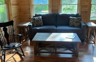 Perfect Maine Getaway in a Newly Renovated Cabin! - Foto 10