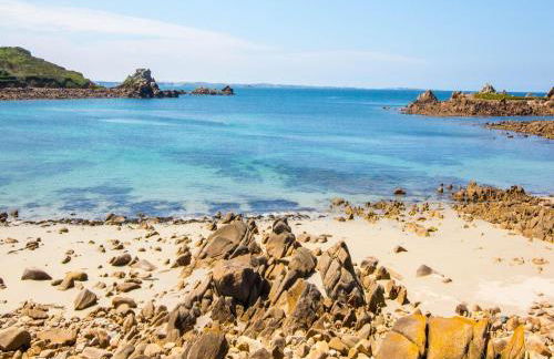 Charming Breton Holiday Home Right by the sea - Photo 25