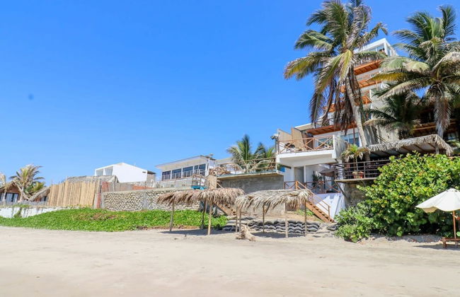 Fascinating 2BR With Spectacular Ocean View - Photo 18