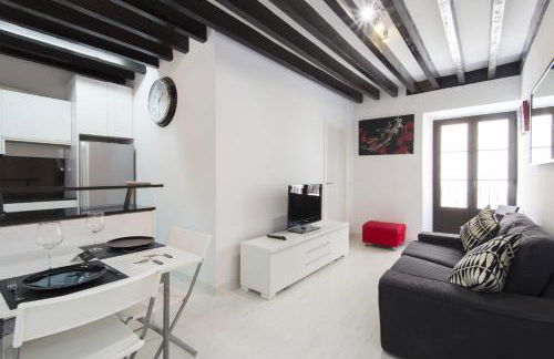 Black&White Apartment, minimum stay 30 nights, by PriorityVillas - Photo 1