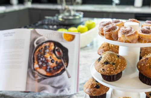 Stunning 4BR Retreat, Deck, Ping Pong, Near Marina - Foto 4