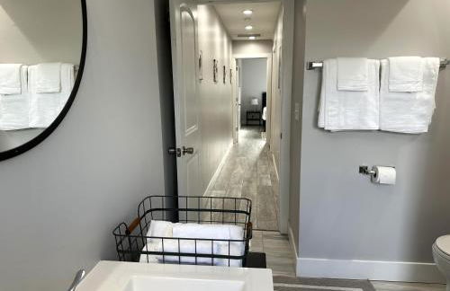 Charming 2BR Near Downtown & Attractions - Foto 30