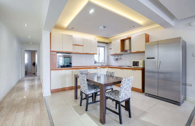 Seafront Apartment - Foto 17