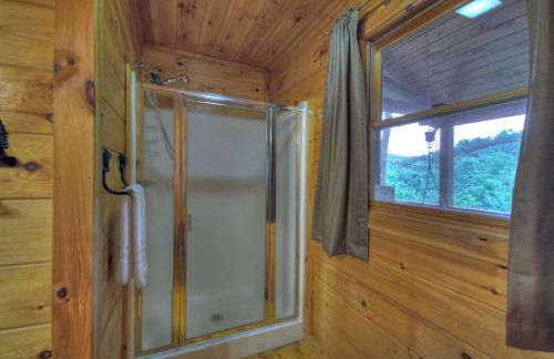 Ole Bear Paw Cabin - Cherry Log GA - Cozy Retreat, Stunning Views, Hot Tub, Outdoor Fire Pit, Porch Swing - Foto 18