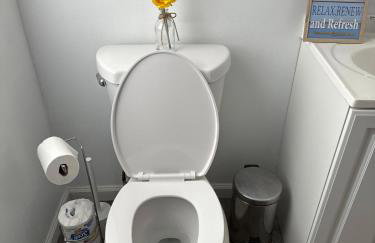 East Riverdale Enchanting 4 bedroom with 2 full bathrooms - Foto 28