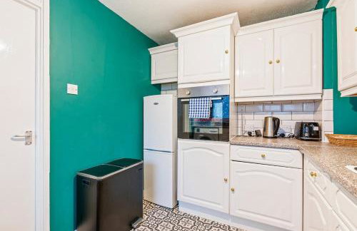 #99 Quirky and Stylish 3-Bedroom - Close to Drayton Manor Theme Park - Sleeps 6 - "Perfect for contractors and Families - Free parking" - Photo 46