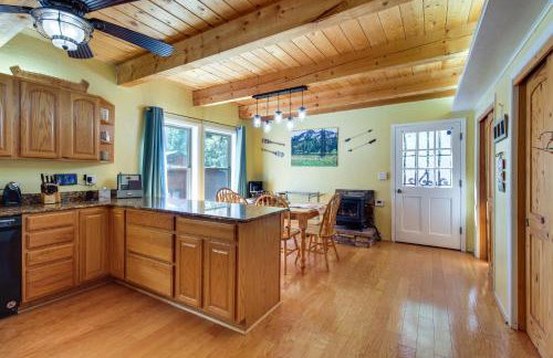 Hot Tub and Games! Lakeside Sherwood Forest Cabin - Foto 9