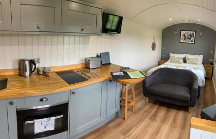 Springwood Shepherd Huts Glamping York - Photo 3